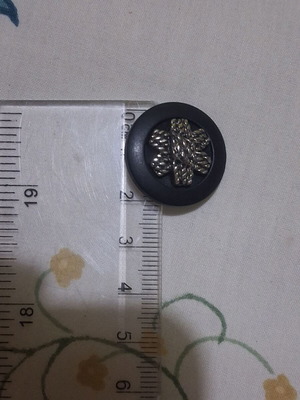Black buttons with silver detail, pack of 5