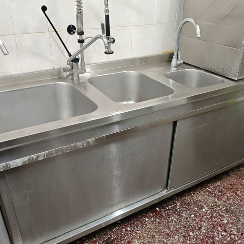 Professional catering equipment like new, workbench, shelves, cabinet, sink