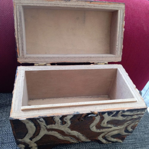 Vintage handmade jewelry box like new