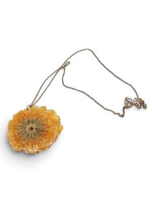 Daisy necklace with resin and steel chain