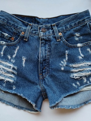 Levi's blue denim shorts distressed size 28 like new