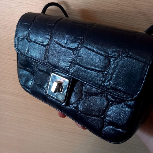 Thiros navy blue shoulder bag like new with extendable strap