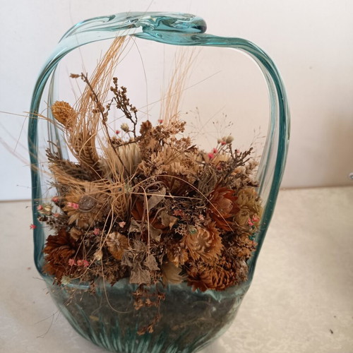 Decorative arrangement with dried flowers in glass vase, like new, 28 cm