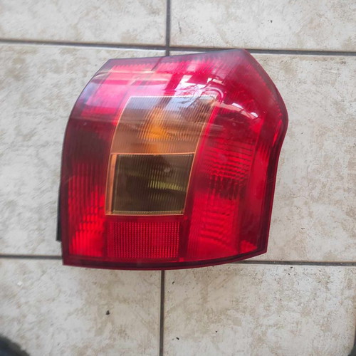 Rear right tail light Toyota Corolla '02-'04 used