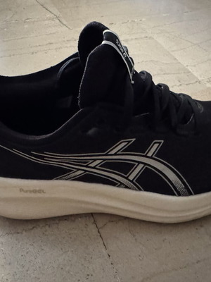 Asics Nimbus 27 αθλητικά μεταχειρισμένα, νούμερο 44, μαύρο και άσπρο