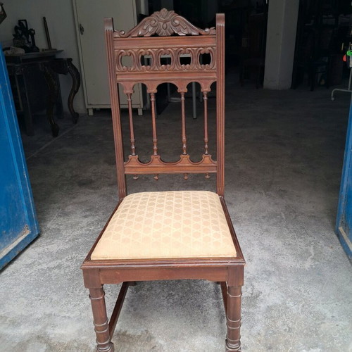 Wooden classic chair with carved back like new