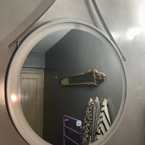 Ravena illuminated mirror like new, hanging