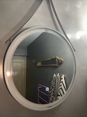 Ravena illuminated mirror like new, hanging