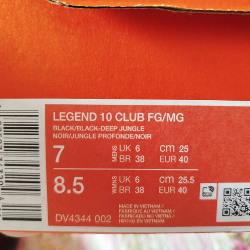 Nike Legend 10 Club FG/MG football shoes size 40 like new, black with studs