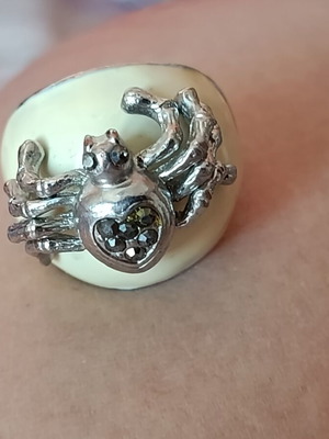 Unique ring with rhinestones, beige and silver