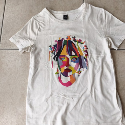 Tshirt Shein like new with colorful print, size XS