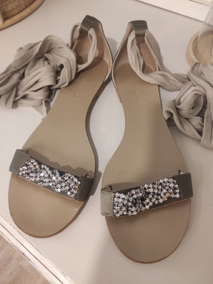 Dukas flat sandals with jewel and silk ribbons like new