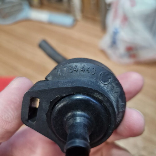 Vent valve for BMW E36 fuel tank, used