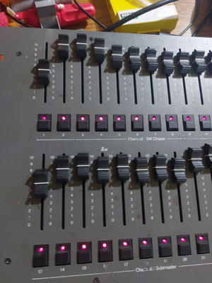 Κονσόλα φωτισμού DMX Model Com 2 μεταχειρισμένη, 512 κανάλια, 1400 προγράμματα