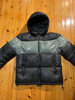 Emporio Armani Puffer μεταχειρισμένο σε καλή κατάσταση, μέγεθος M