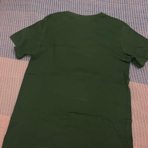 H&M t-shirt green, like new, for 10-12 years