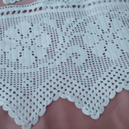 Vintage handmade wide crochet lace set of 2 with rose design, like new