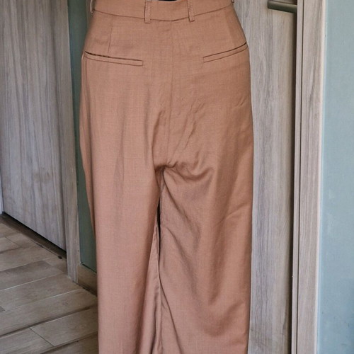 High-waisted pleated pants new, 100% wool, brown