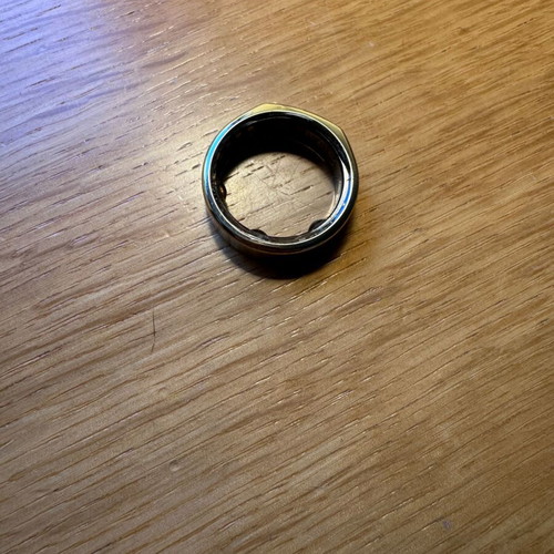 Oura Ring 4 Gold size 10 like new with charger