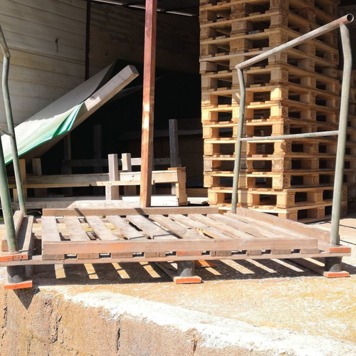 Wooden pallets used with side panels, set of 7