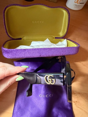 Gucci sunglasses like new, black