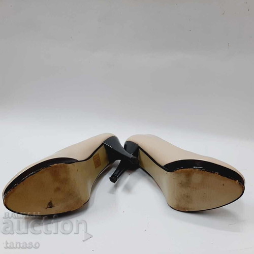 Vintage Italian high heel shoes used, beige patent leather with black heel