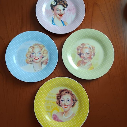 Porcelain Plates Set of 4 New York Style 20 cm Diameter New