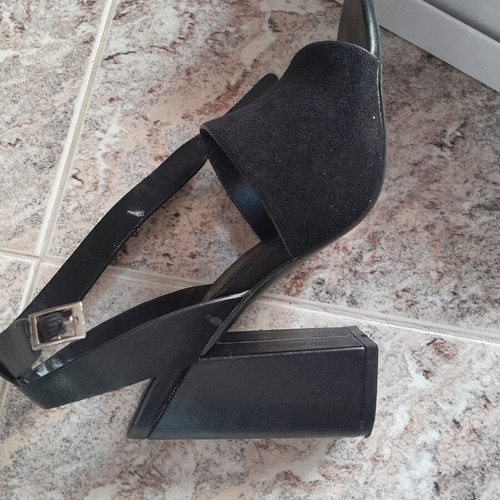 GoGo Shoes leather handmade heel sandal like new, size 37, black