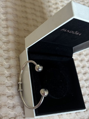 Pandora silver cuff bracelet, size 15.3 cm