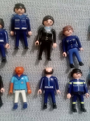 Playmobil πακέτο με δέκα φιγούρες αστυνομικών μεταχειρισμένο