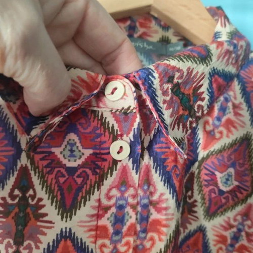 Geisha blouse size M like new, lightweight multicolor fabric