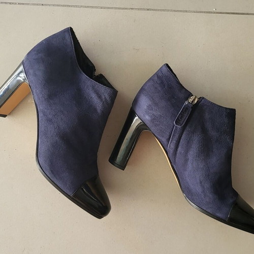 Max Mara suede leather ankle boots new, size 37, black and blue