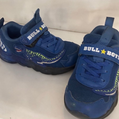 Bull Boys athletic shoes used, blue, size 29