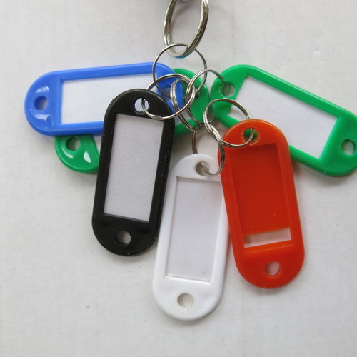 Gardena cylindrical clip used with 6 colorful keychains and label holders