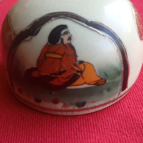 Vintage Chinese porcelain ginger jar with lid