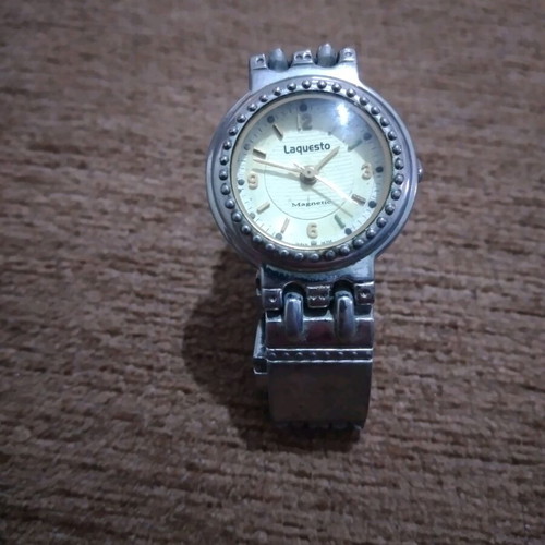 Vintage Laquesto women's watch used, silver, magnetic bracelet, waterproof