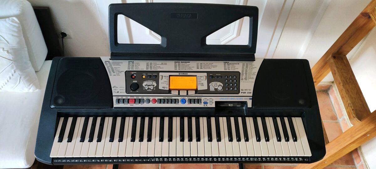 Yamaha Keyboard PSR-350 like new with… - € 150,00 - Vendora.cy