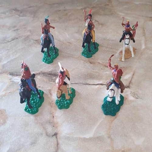 Timpo set of 6 Indian horsemen figures