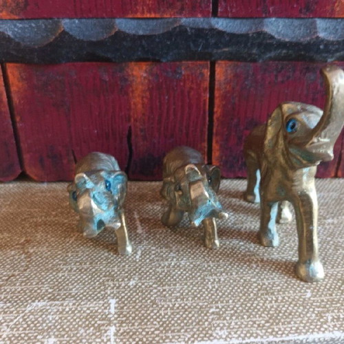 Bronze elephant sculptures like new