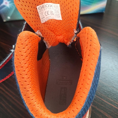 Geox kids athletic boots with lights used, size 31