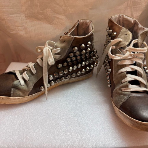Brown boots with studs used, size 39