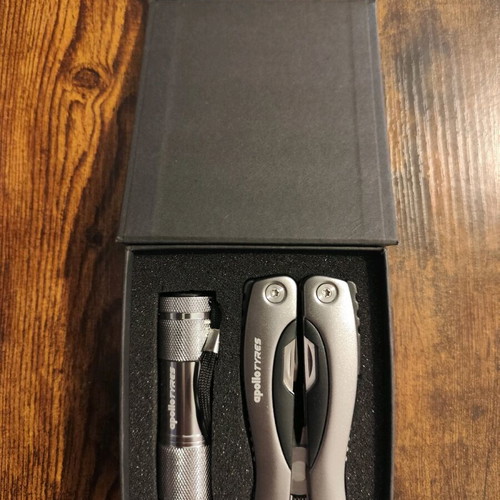 Multitool set with flashlight in gift box new