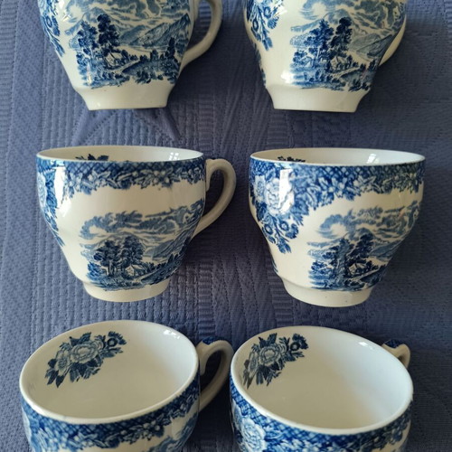 Vintage English mini bar with Lochs of Scotland porcelain cups like new