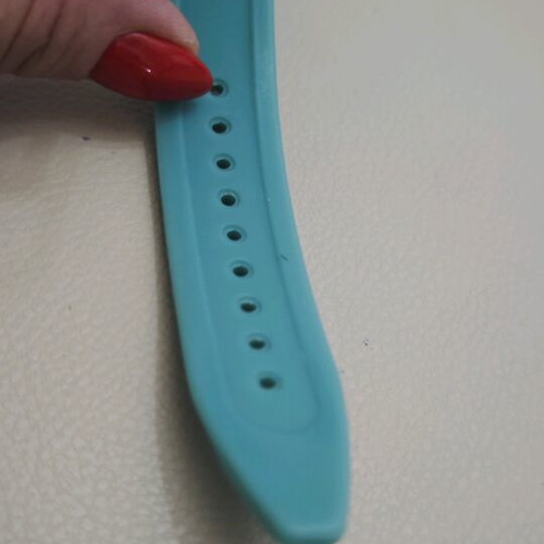 OYYO watch like new, veraman color