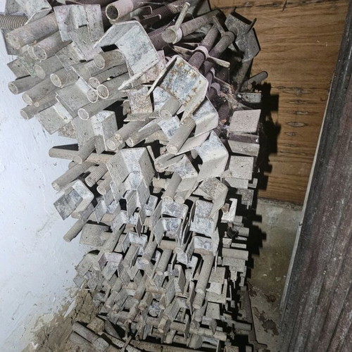 Construction towers used with braces and screws in various heights
