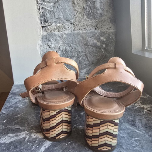 Devina leather sandals size 38 used, brown with low heel