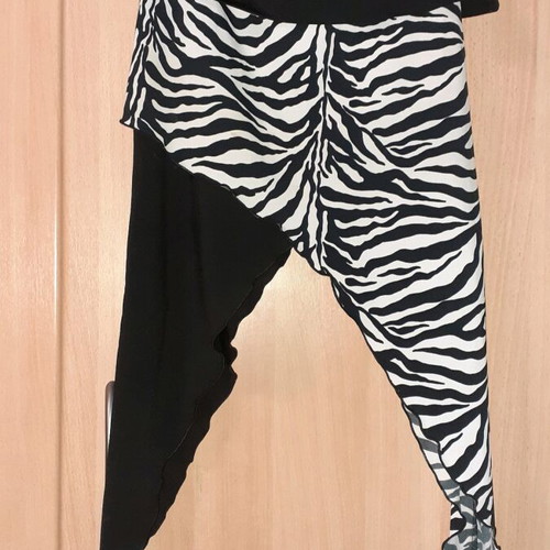Zebras Face-off skirt like new, black and white, size S