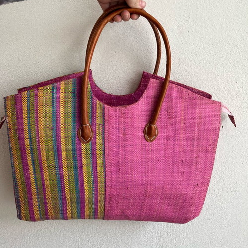 Straw bag Bag-All like new with decorative flower, zipper, and lining