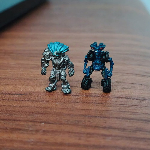 Transformers Studio Series Wheelie and Brains figures