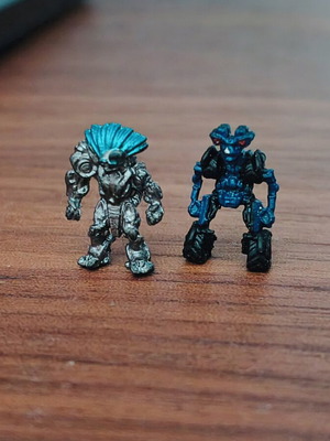 Transformers Studio Series Wheelie and Brains figures